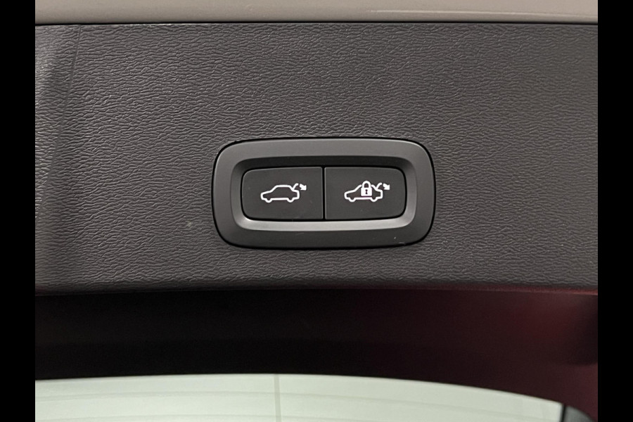 Volvo XC40 1.5 T5 Plug-in hybrid Ultimate Dark Trekhaak | Adapt. cruise | Open dak | 360 camera | Stuur-/stoelverwarming | Harman Kardon | Memory | Leder