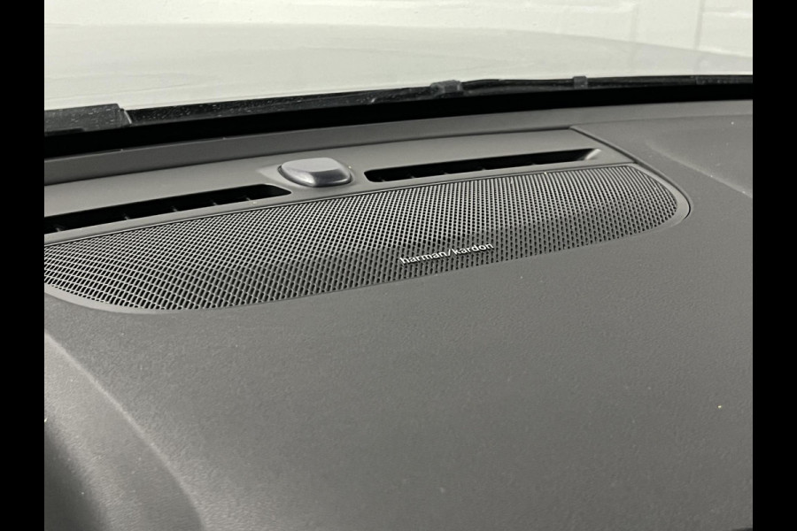 Volvo XC40 1.5 T5 Plug-in hybrid Ultimate Dark Trekhaak | Adapt. cruise | Open dak | 360 camera | Stuur-/stoelverwarming | Harman Kardon | Memory | Leder
