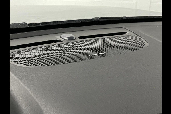 Volvo XC40 1.5 T5 Plug-in hybrid Ultimate Dark Trekhaak | Adapt. cruise | Open dak | 360 camera | Stuur-/stoelverwarming | Harman Kardon | Memory | Leder
