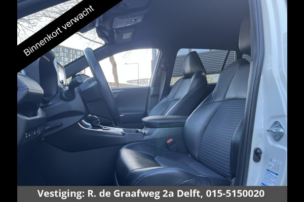 Toyota RAV4 2.5 Hybrid AWD Bi-Tone | 1650 KG trekgewicht | Trekhaak | Parkeersensoren | Apple Carplay & AndroidAUTO | Adapt.Cruise Control |
