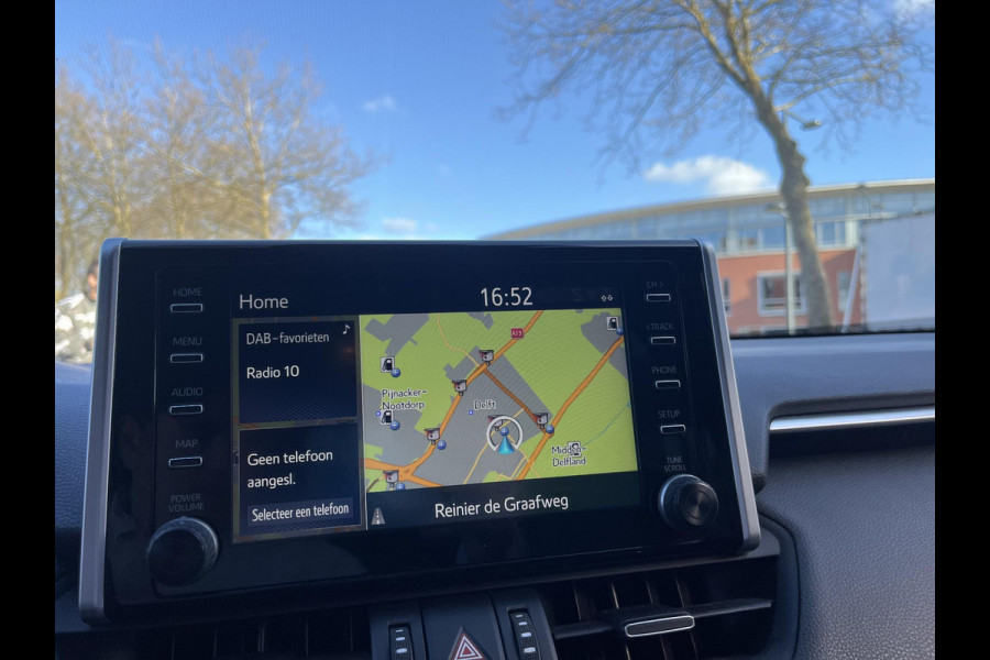 Toyota RAV4 2.5 Hybrid AWD Bi-Tone | 1650 KG trekgewicht | Trekhaak | Parkeersensoren | Apple Carplay & AndroidAUTO | Adapt.Cruise Control |