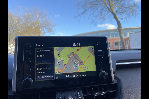 Toyota RAV4 2.5 Hybrid AWD Bi-Tone | 1650 KG trekgewicht | Trekhaak | Parkeersensoren | Apple Carplay & AndroidAUTO | Adapt.Cruise Control |