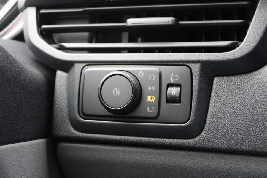 Ford Transit Custom 320 2.0 TDCI L2H1 Trend DC 6 Zits 170pk - Trekhaak - Stoel/Stuurverwarming - Cruise - 70l Tank - LED - Rijklaar