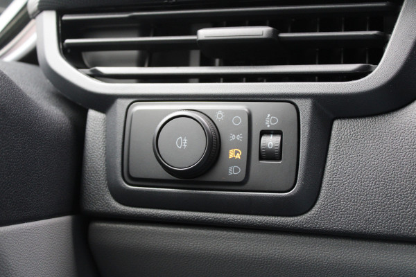 Ford Transit Custom 320 2.0 TDCI L2H1 Trend DC 6 Zits 170pk - Trekhaak - Stoel/Stuurverwarming - Cruise - 70l Tank - LED - Rijklaar