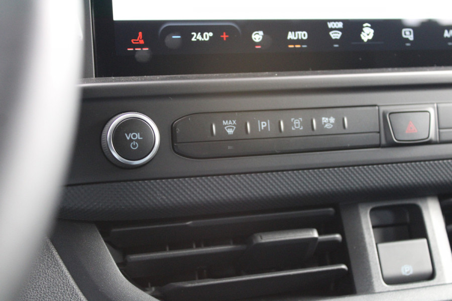 Ford Transit Custom 320 2.0 TDCI L2H1 Trend DC 6 Zits 170pk - Trekhaak - Stoel/Stuurverwarming - Cruise - 70l Tank - LED - Rijklaar