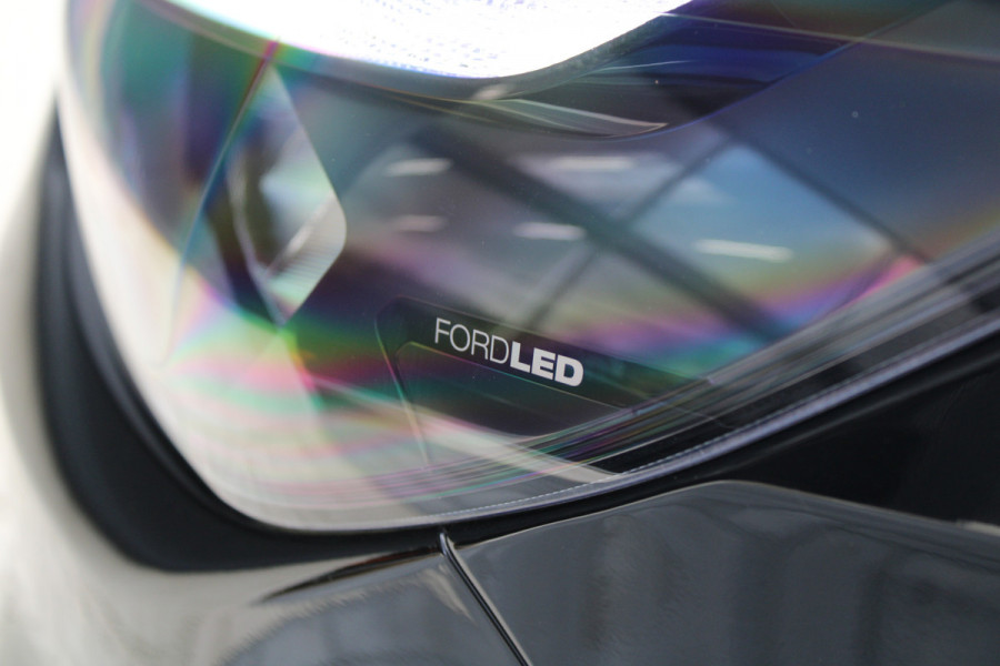 Ford Transit Custom 320 2.0 TDCI L2H1 Trend DC 6 Zits 170pk - Trekhaak - Stoel/Stuurverwarming - Cruise - 70l Tank - LED - Rijklaar