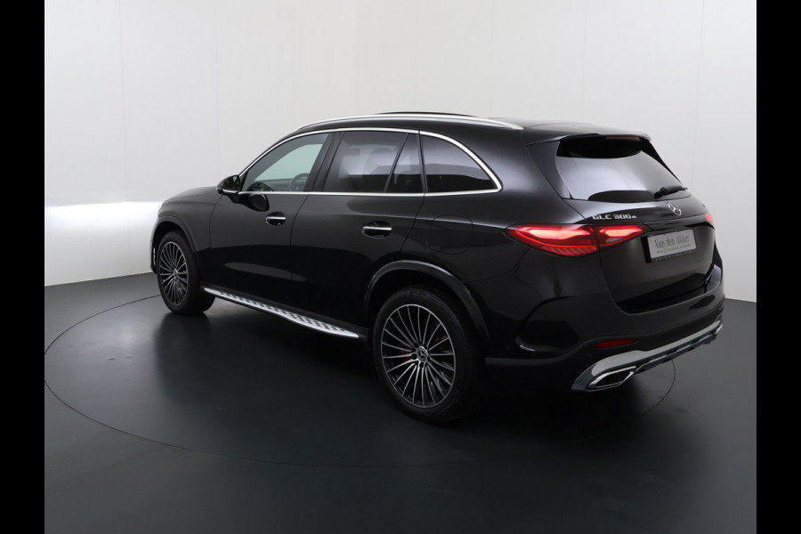 Mercedes-Benz GLC 300e AMG 4Matic // Panorama dak // Burmester // Memory // 360 Camera // 20 inch // Treeplanken // Sfeerverlichting // Keyless