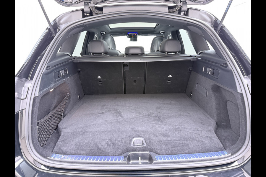 Mercedes-Benz GLC 300e AMG 4Matic // Panorama dak // Burmester // Memory // 360 Camera // 20 inch // Treeplanken // Sfeerverlichting // Keyless