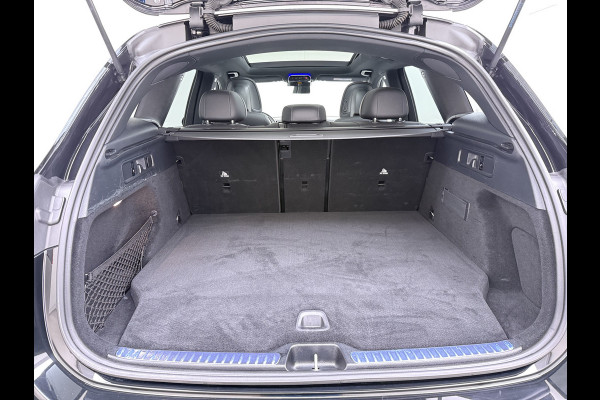 Mercedes-Benz GLC 300e AMG 4Matic // Panorama dak // Burmester // Memory // 360 Camera // 20 inch // Treeplanken // Sfeerverlichting // Keyless