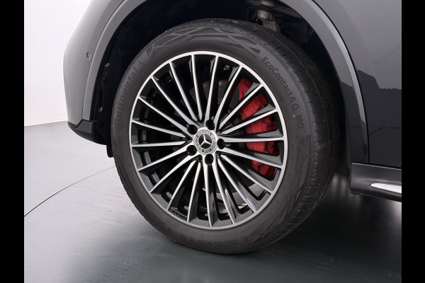 Mercedes-Benz GLC 300e AMG 4Matic // Panorama dak // Burmester // Memory // 360 Camera // 20 inch // Treeplanken // Sfeerverlichting // Keyless