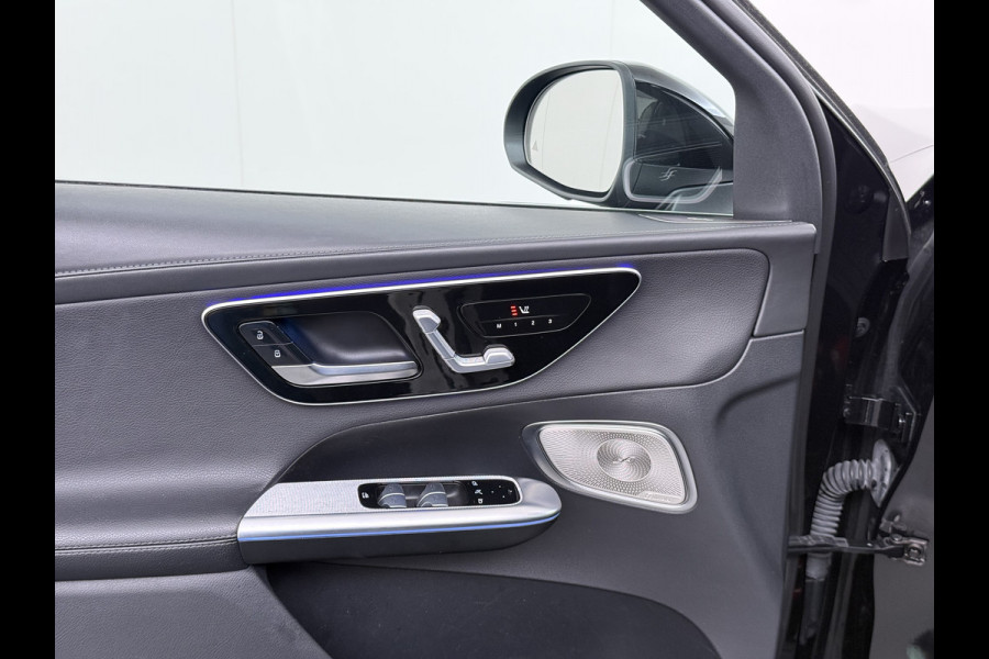 Mercedes-Benz GLC 300e AMG 4Matic // Panorama dak // Burmester // Memory // 360 Camera // 20 inch // Treeplanken // Sfeerverlichting // Keyless