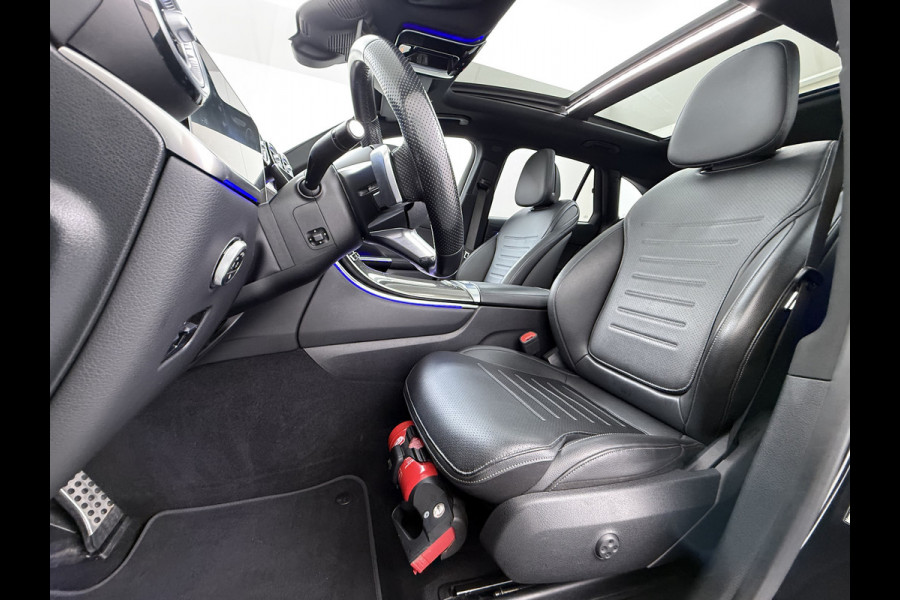 Mercedes-Benz GLC 300e AMG 4Matic // Panorama dak // Burmester // Memory // 360 Camera // 20 inch // Treeplanken // Sfeerverlichting // Keyless