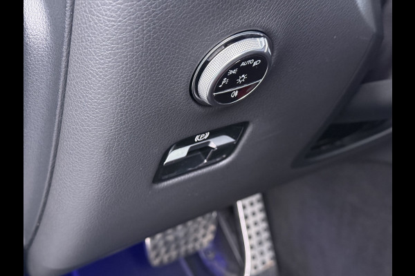 Mercedes-Benz GLC 300e AMG 4Matic // Panorama dak // Burmester // Memory // 360 Camera // 20 inch // Treeplanken // Sfeerverlichting // Keyless