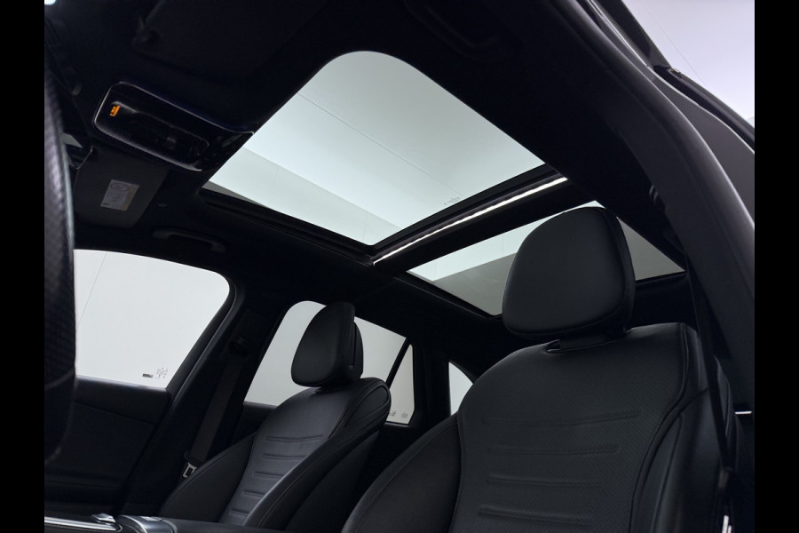 Mercedes-Benz GLC 300e AMG 4Matic // Panorama dak // Burmester // Memory // 360 Camera // 20 inch // Treeplanken // Sfeerverlichting // Keyless