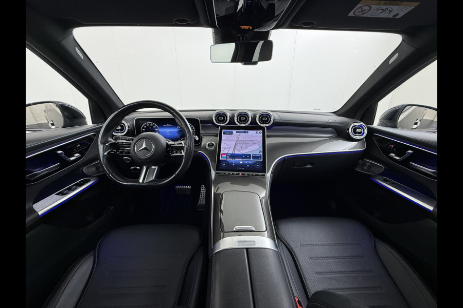 Mercedes-Benz GLC 300e AMG 4Matic // Panorama dak // Burmester // Memory // 360 Camera // 20 inch // Treeplanken // Sfeerverlichting // Keyless