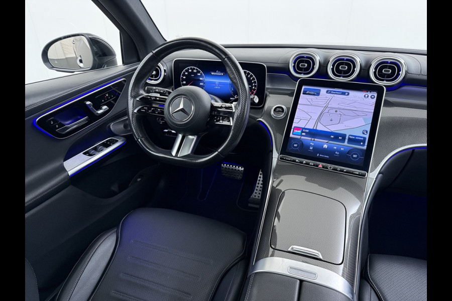 Mercedes-Benz GLC 300e AMG 4Matic // Panorama dak // Burmester // Memory // 360 Camera // 20 inch // Treeplanken // Sfeerverlichting // Keyless