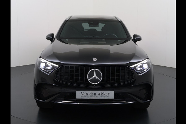 Mercedes-Benz GLC 300e AMG 4Matic // Panorama dak // Burmester // Memory // 360 Camera // 20 inch // Treeplanken // Sfeerverlichting // Keyless