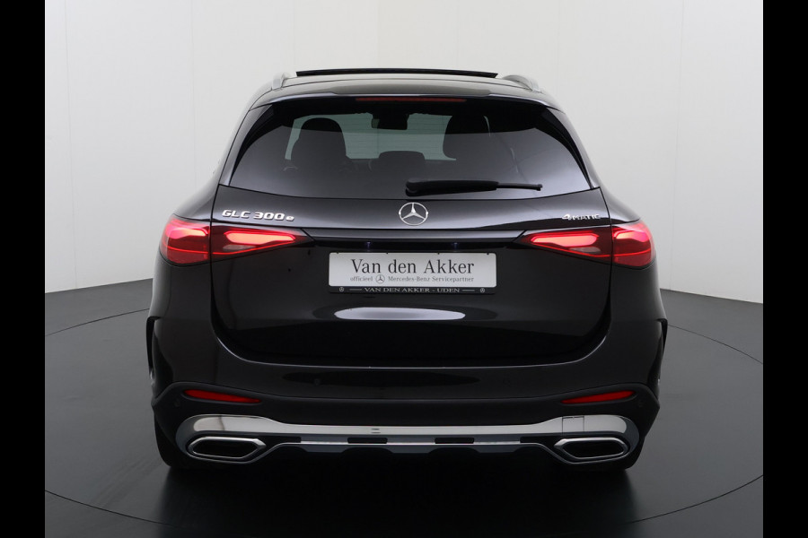 Mercedes-Benz GLC 300e AMG 4Matic // Panorama dak // Burmester // Memory // 360 Camera // 20 inch // Treeplanken // Sfeerverlichting // Keyless
