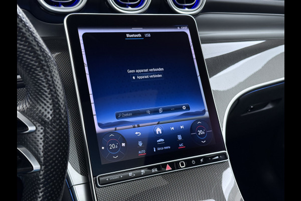 Mercedes-Benz GLC 300e AMG 4Matic // Panorama dak // Burmester // Memory // 360 Camera // 20 inch // Treeplanken // Sfeerverlichting // Keyless