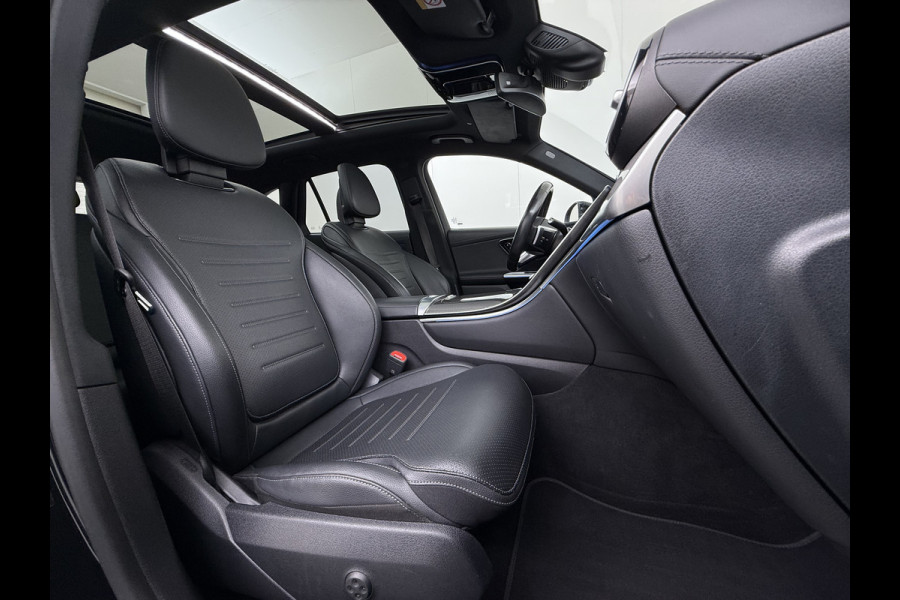 Mercedes-Benz GLC 300e AMG 4Matic // Panorama dak // Burmester // Memory // 360 Camera // 20 inch // Treeplanken // Sfeerverlichting // Keyless
