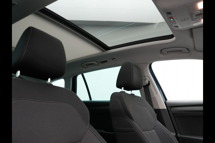 Škoda Superb Combi TSI iV Business Edition Plus Plug In Hybrid 218pk Dealer O.H. PHEV | Panodak | Cruise Control | Sportstoelen Memory & Verwarmd | Crystal LED | Apple Carplay | Virtual | DAB