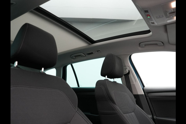 Škoda Superb Combi TSI iV Business Edition Plus Plug In Hybrid 218pk Dealer O.H. PHEV | Panodak | Cruise Control | Sportstoelen Memory & Verwarmd | Crystal LED | Apple Carplay | Virtual | DAB