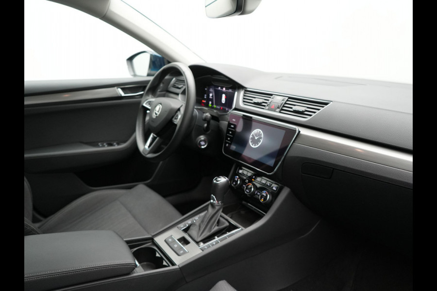Škoda Superb Combi TSI iV Business Edition Plus Plug In Hybrid 218pk Dealer O.H. PHEV | Panodak | Cruise Control | Sportstoelen Memory & Verwarmd | Crystal LED | Apple Carplay | Virtual | DAB