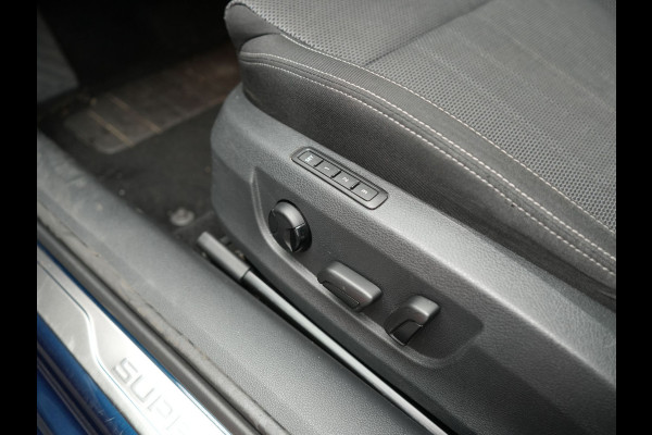 Škoda Superb Combi TSI iV Business Edition Plus Plug In Hybrid 218pk Dealer O.H. PHEV | Panodak | Cruise Control | Sportstoelen Memory & Verwarmd | Crystal LED | Apple Carplay | Virtual | DAB