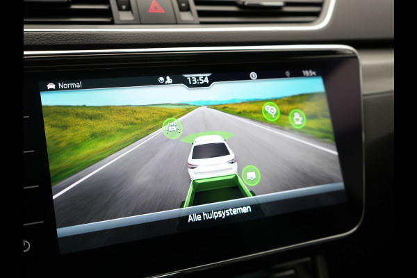 Škoda Superb Combi TSI iV Business Edition Plus Plug In Hybrid 218pk Dealer O.H. PHEV | Panodak | Cruise Control | Sportstoelen Memory & Verwarmd | Crystal LED | Apple Carplay | Virtual | DAB