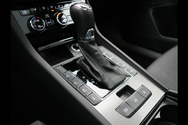 Škoda Superb Combi TSI iV Business Edition Plus Plug In Hybrid 218pk Dealer O.H. PHEV | Panodak | Cruise Control | Sportstoelen Memory & Verwarmd | Crystal LED | Apple Carplay | Virtual | DAB