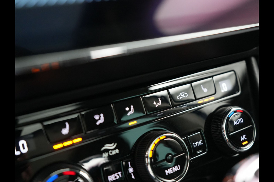 Škoda Superb Combi TSI iV Business Edition Plus Plug In Hybrid 218pk Dealer O.H. PHEV | Panodak | Cruise Control | Sportstoelen Memory & Verwarmd | Crystal LED | Apple Carplay | Virtual | DAB