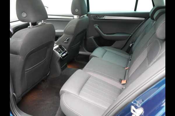 Škoda Superb Combi TSI iV Business Edition Plus Plug In Hybrid 218pk Dealer O.H. PHEV | Panodak | Cruise Control | Sportstoelen Memory & Verwarmd | Crystal LED | Apple Carplay | Virtual | DAB