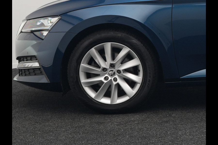 Škoda Superb Combi TSI iV Business Edition Plus Plug In Hybrid 218pk Dealer O.H. PHEV | Panodak | Cruise Control | Sportstoelen Memory & Verwarmd | Crystal LED | Apple Carplay | Virtual | DAB