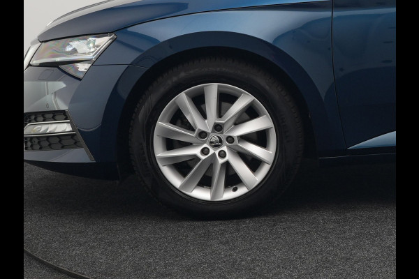 Škoda Superb Combi TSI iV Business Edition Plus Plug In Hybrid 218pk Dealer O.H. PHEV | Panodak | Cruise Control | Sportstoelen Memory & Verwarmd | Crystal LED | Apple Carplay | Virtual | DAB