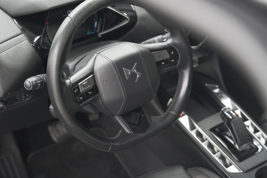 DS DS 3 Crossback 50 kwh e-Tense So Chic | Camera| Dodehoekdetectie | Head-Up Display | Apple Carplay | Stoelverwarming | SOH = 93.5%