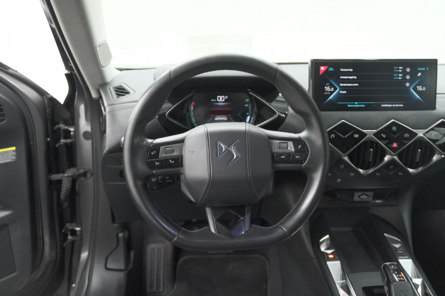 DS DS 3 Crossback 50 kwh e-Tense So Chic | Camera| Dodehoekdetectie | Head-Up Display | Apple Carplay | Stoelverwarming | SOH = 93.5%