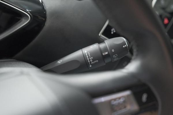 DS DS 3 Crossback 50 kwh e-Tense So Chic | Camera| Dodehoekdetectie | Head-Up Display | Apple Carplay | Stoelverwarming | SOH = 93.5%