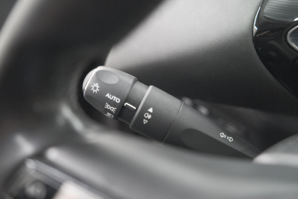 DS DS 3 Crossback 50 kwh e-Tense So Chic | Camera| Dodehoekdetectie | Head-Up Display | Apple Carplay | Stoelverwarming | SOH = 93.5%