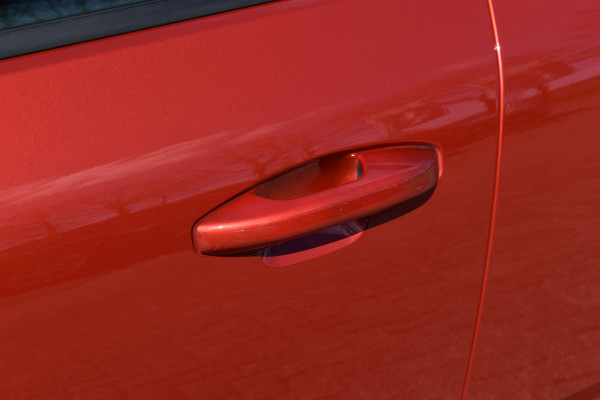 Volvo XC40 T3 156PK Momentum | H&K | Trekhaak | ACC | Leder | Stoelverwarming | Camera