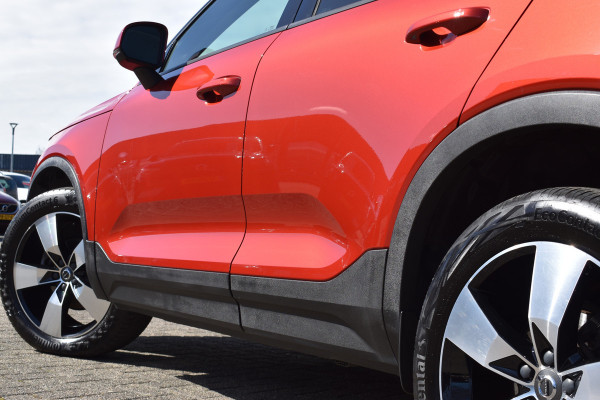 Volvo XC40 T3 156PK Momentum | H&K | Trekhaak | ACC | Leder | Stoelverwarming | Camera