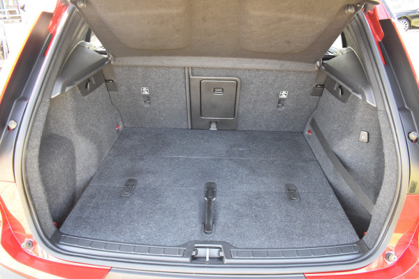 Volvo XC40 T3 156PK Momentum | H&K | Trekhaak | ACC | Leder | Stoelverwarming | Camera