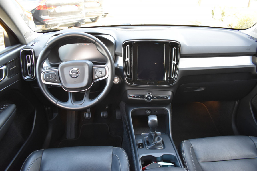 Volvo XC40 T3 156PK Momentum | H&K | Trekhaak | ACC | Leder | Stoelverwarming | Camera