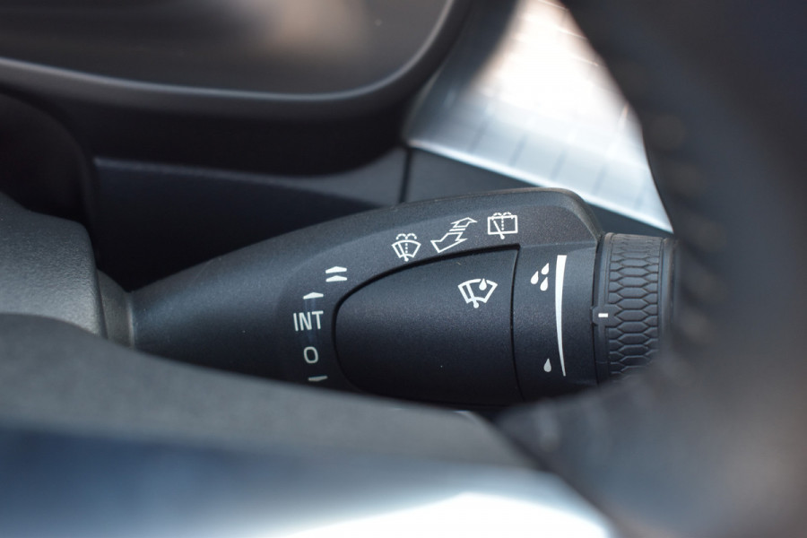 Volvo XC40 T3 156PK Momentum | H&K | Trekhaak | ACC | Leder | Stoelverwarming | Camera