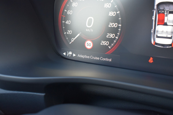 Volvo XC40 T3 156PK Momentum | H&K | Trekhaak | ACC | Leder | Stoelverwarming | Camera