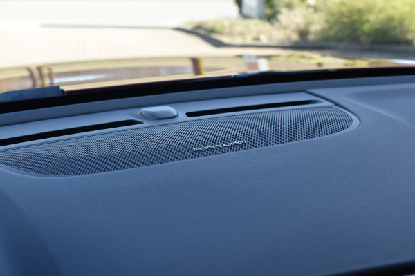 Volvo XC40 T3 156PK Momentum | H&K | Trekhaak | ACC | Leder | Stoelverwarming | Camera