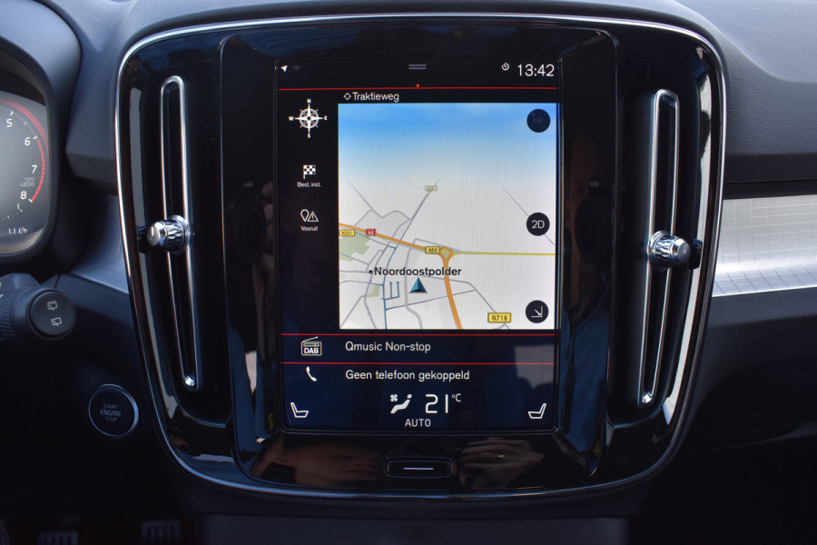 Volvo XC40 T3 156PK Momentum | H&K | Trekhaak | ACC | Leder | Stoelverwarming | Camera