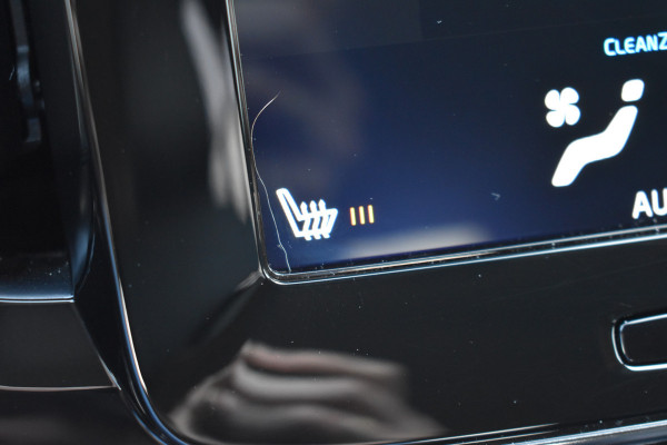 Volvo XC40 T3 156PK Momentum | H&K | Trekhaak | ACC | Leder | Stoelverwarming | Camera