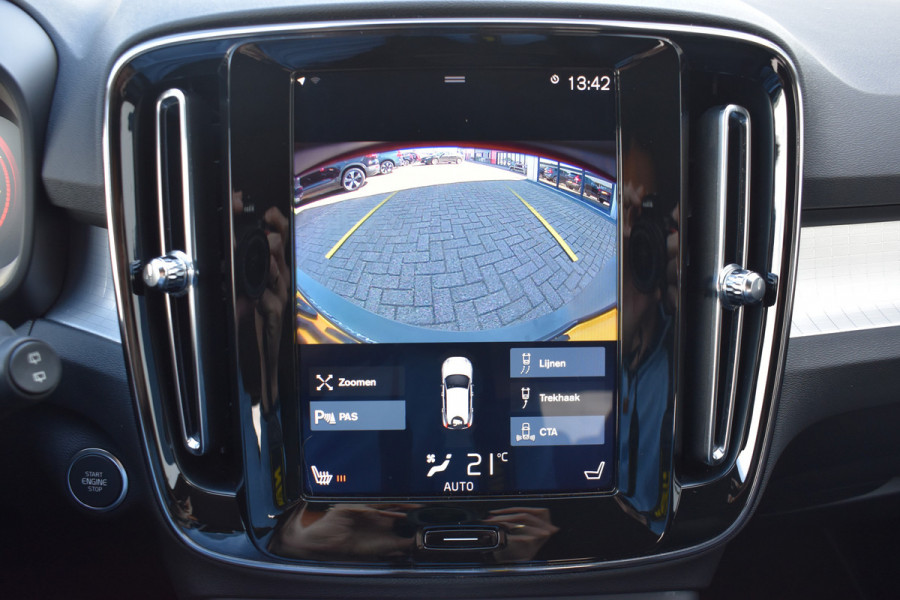 Volvo XC40 T3 156PK Momentum | H&K | Trekhaak | ACC | Leder | Stoelverwarming | Camera