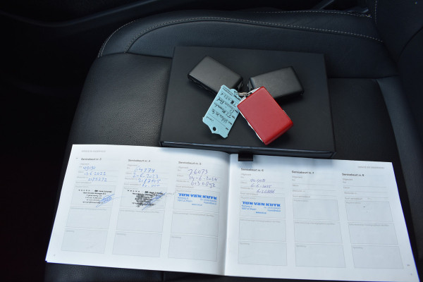 Volvo XC40 T3 156PK Momentum | H&K | Trekhaak | ACC | Leder | Stoelverwarming | Camera