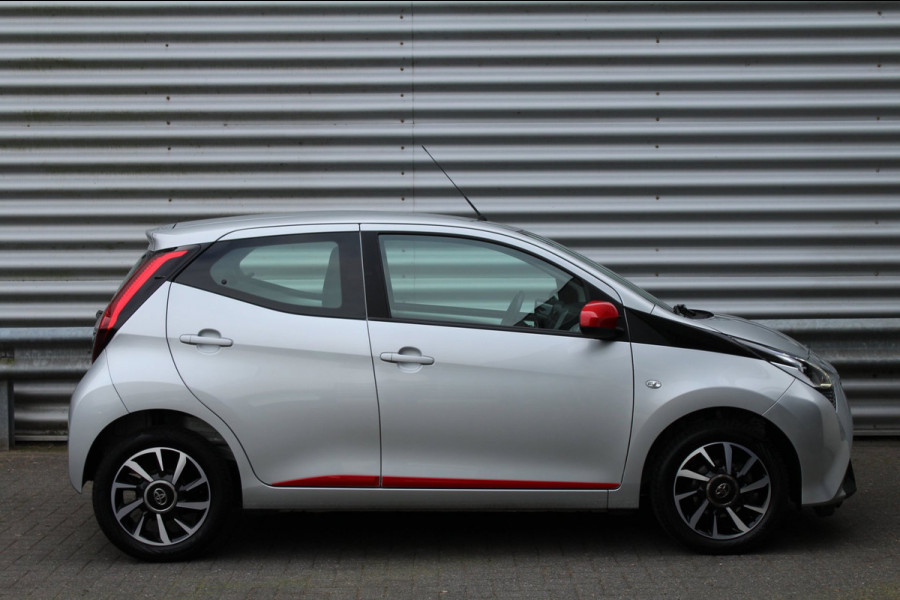 Toyota Aygo 1.0 VVT-i 72pk x-play AUTOMAAT NL-Auto NAP